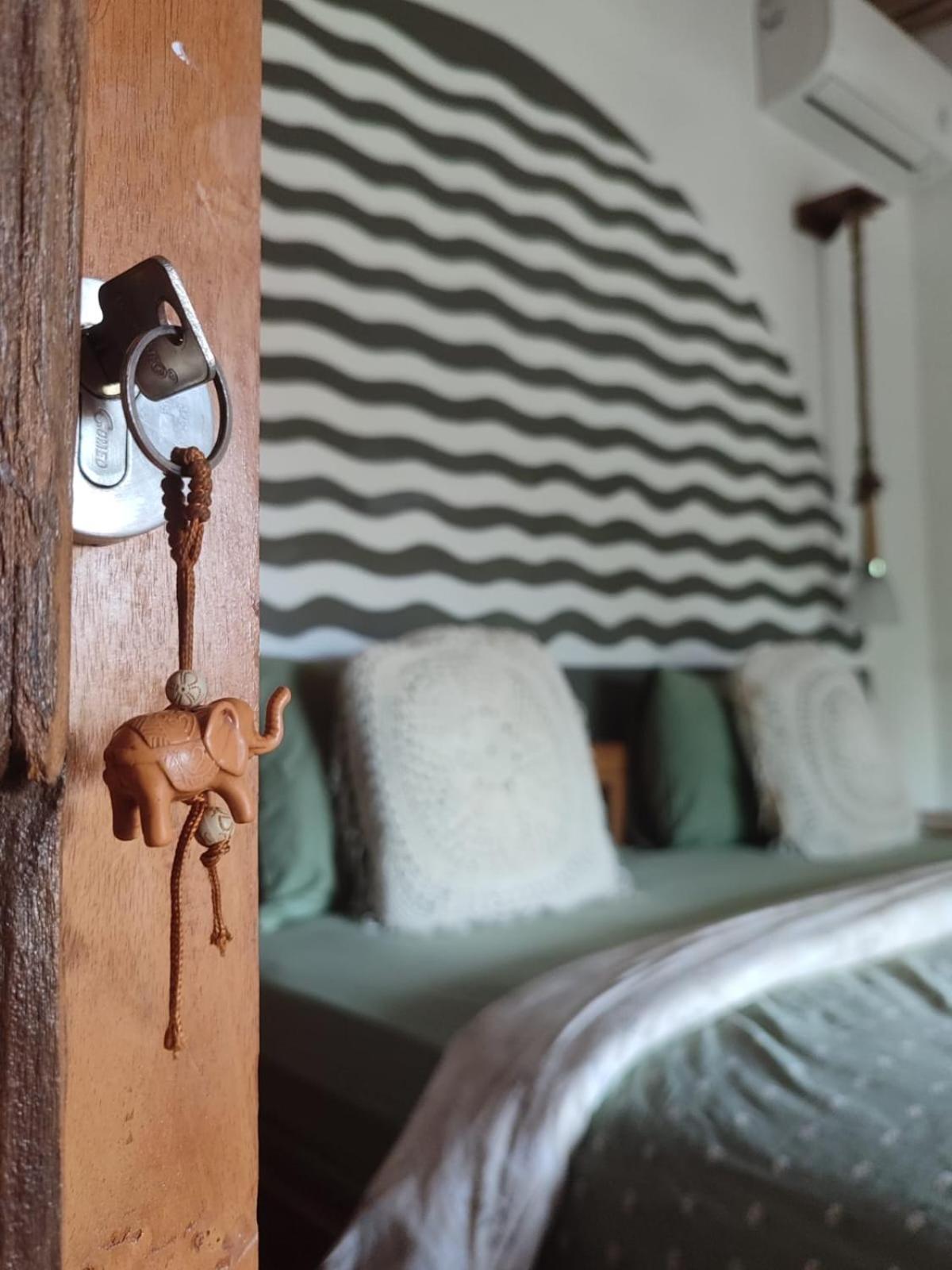 Little Elephant Cottage Gili Trawangan Exterior photo